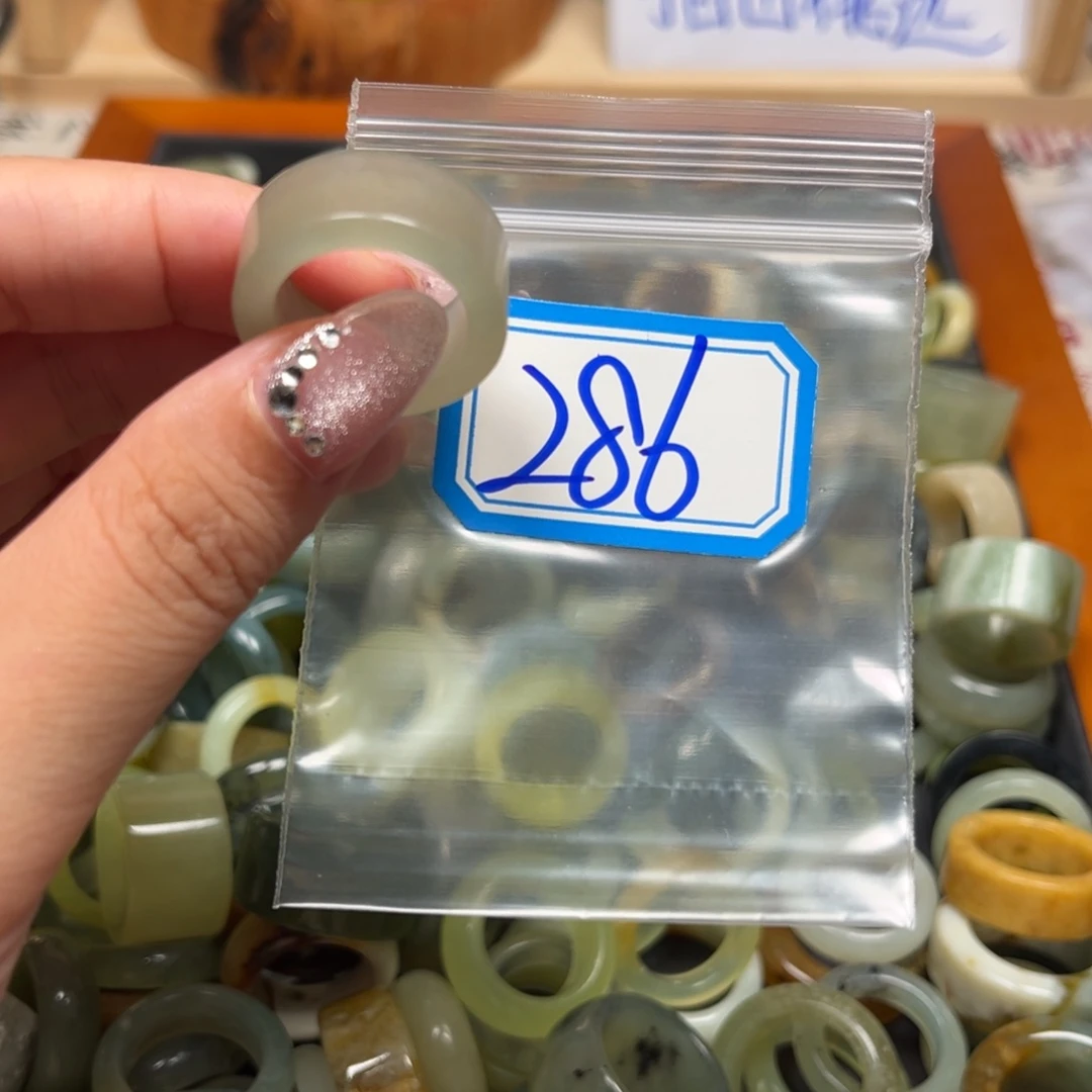 世***.蛇纹石玉未镶嵌珠宝奇石