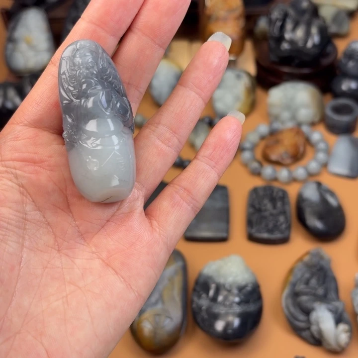 匆***客和田玉未镶嵌颈饰