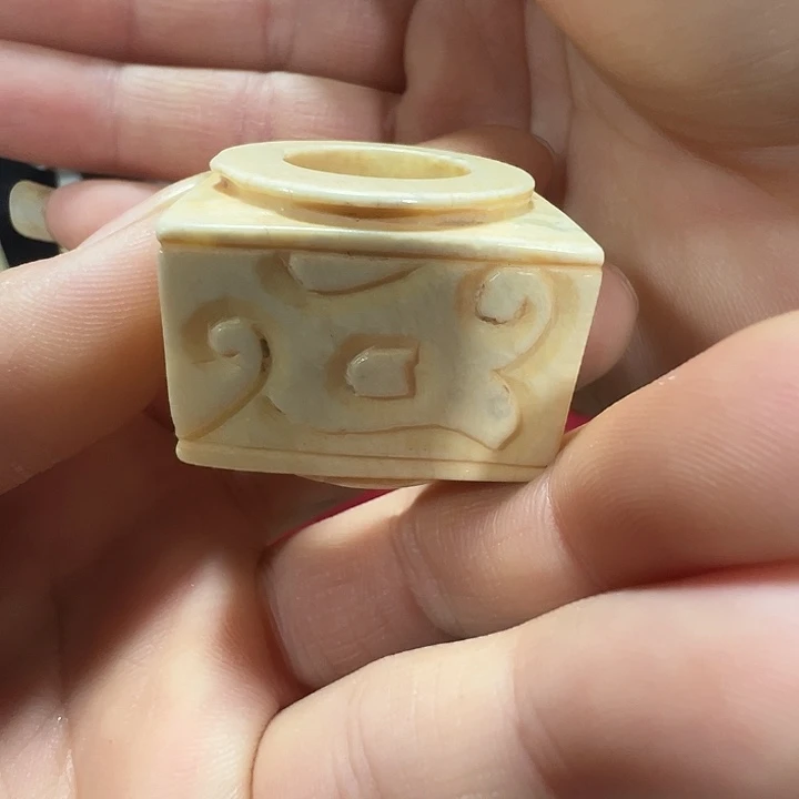 透闪石质玉未镶嵌挂件