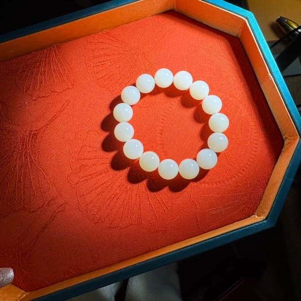 和田玉新疆且末白卡14