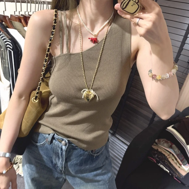 【思含】秋季新款不规则设计斜肩修身针织背心