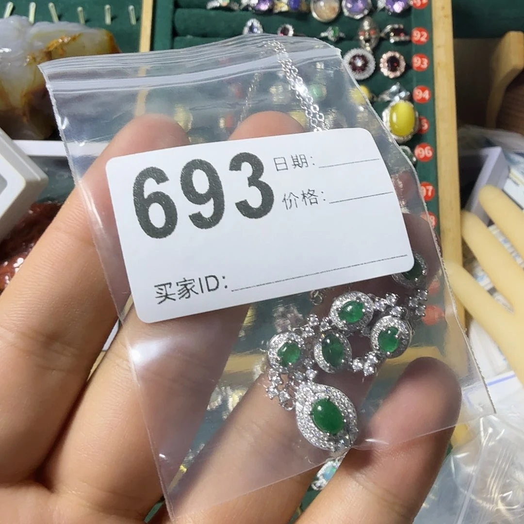 楠***n银S925镶嵌颈饰祖母绿