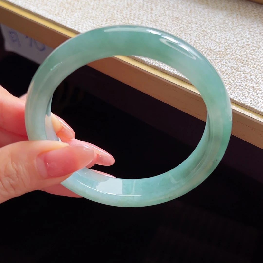 翡翠手镯未镶嵌手镯