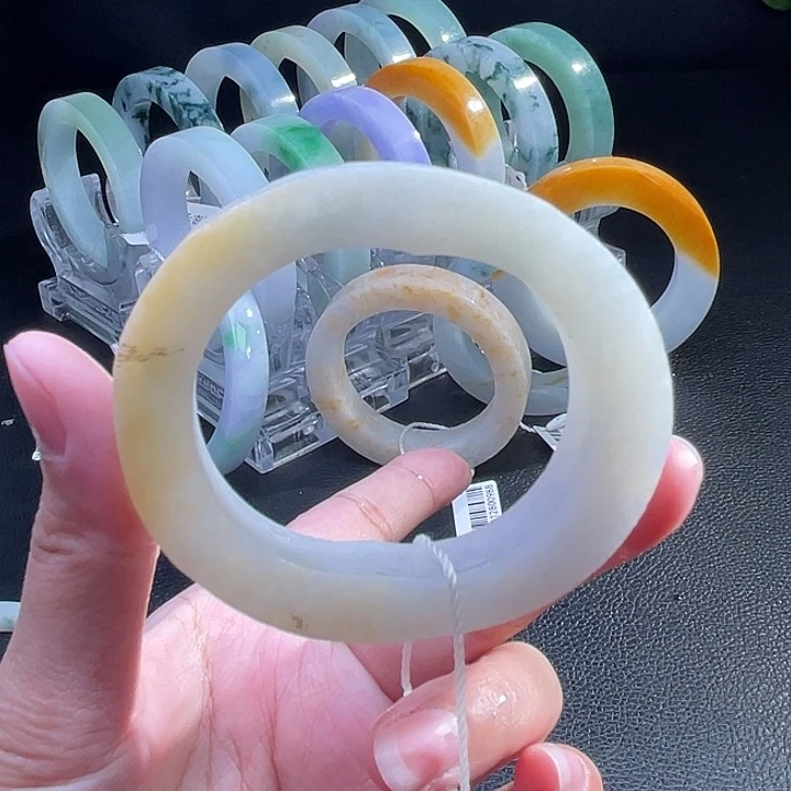 V***n未镶嵌翡翠手镯定制翡翠