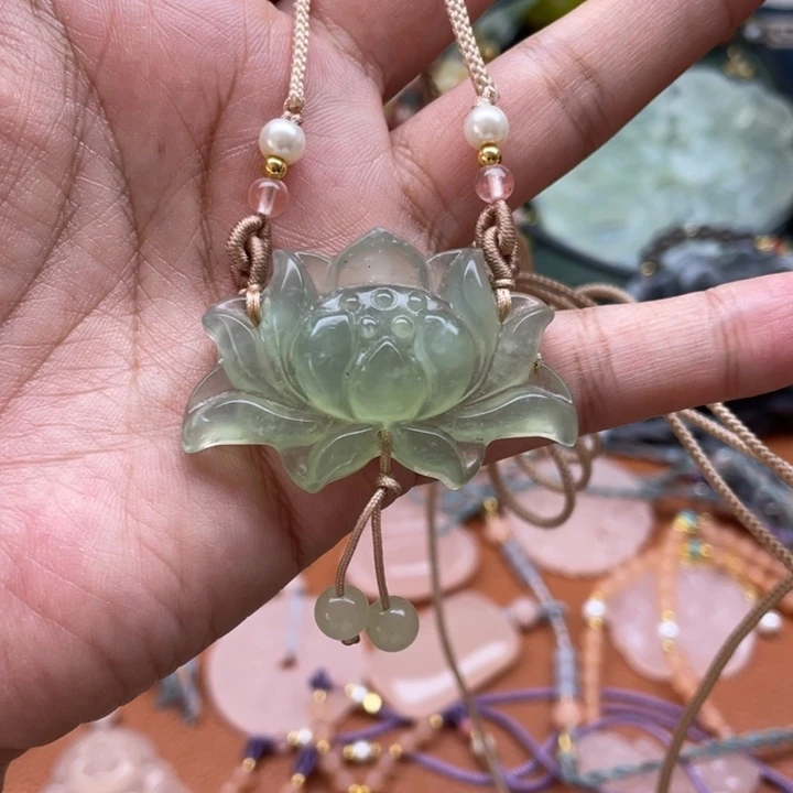 蛇纹石玉未镶嵌颈饰