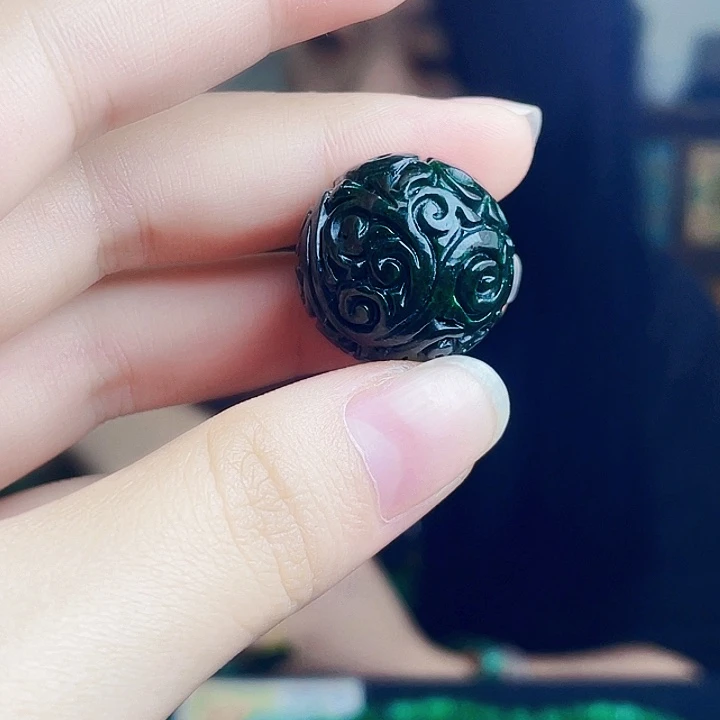 颈饰未镶嵌翡翠多样性