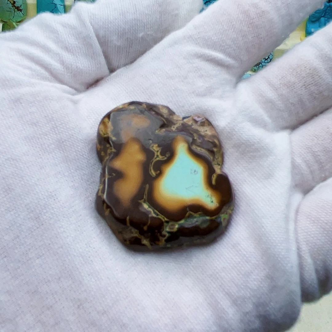 绿松石未镶嵌颈饰