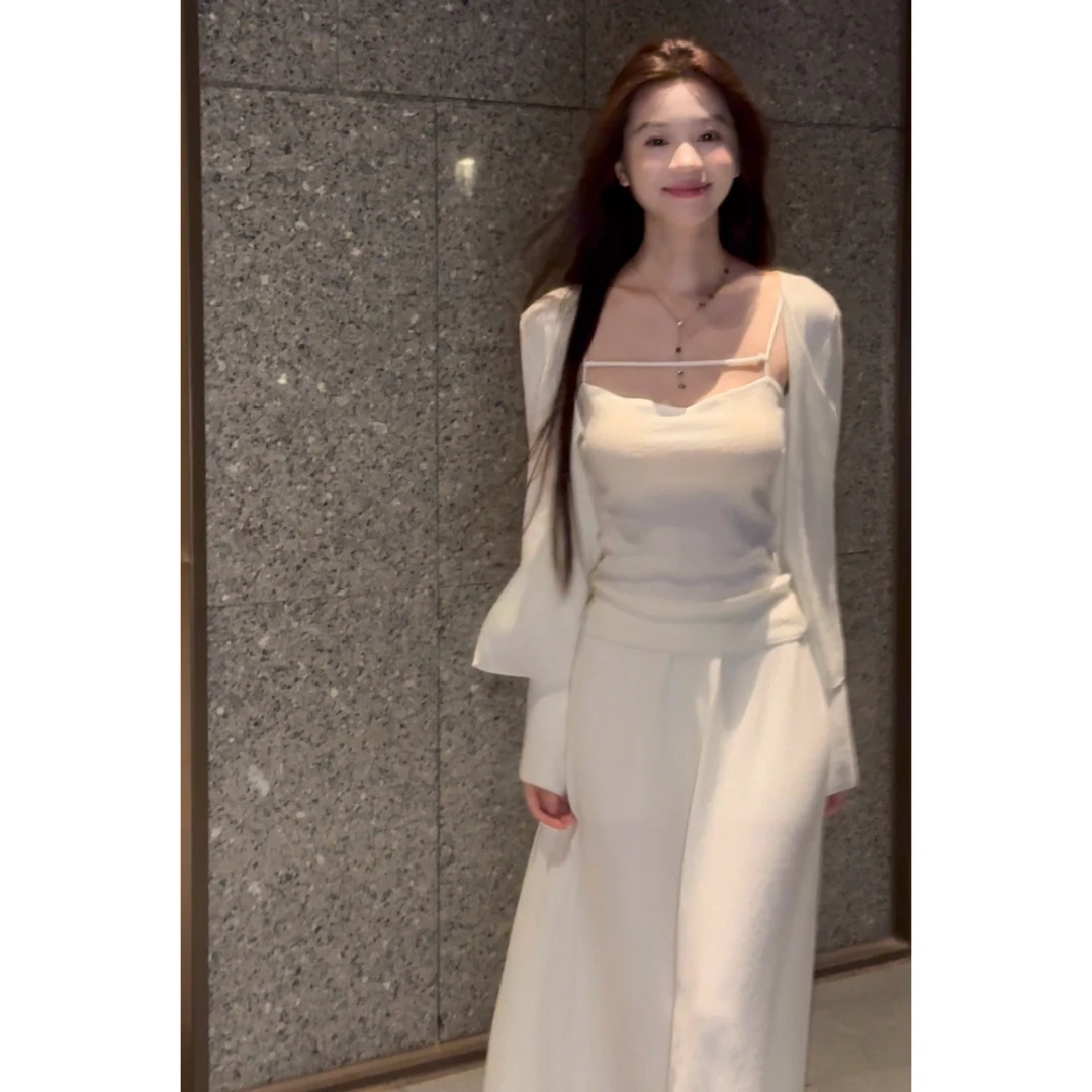 喵喵 秋季气质吊带背心+针织开衫+收腰高腰半身裙三件套女 A36