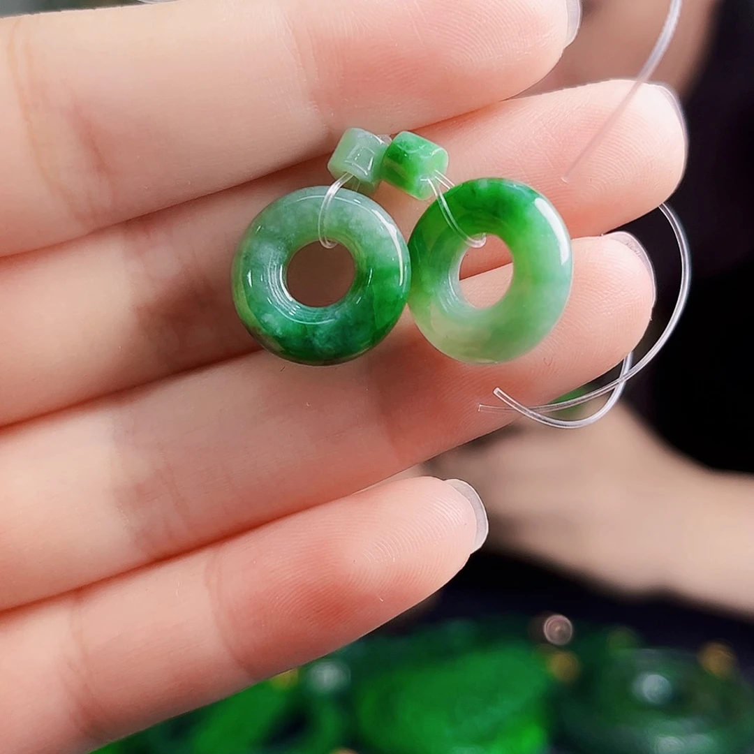 颈饰未镶嵌翡翠多样性