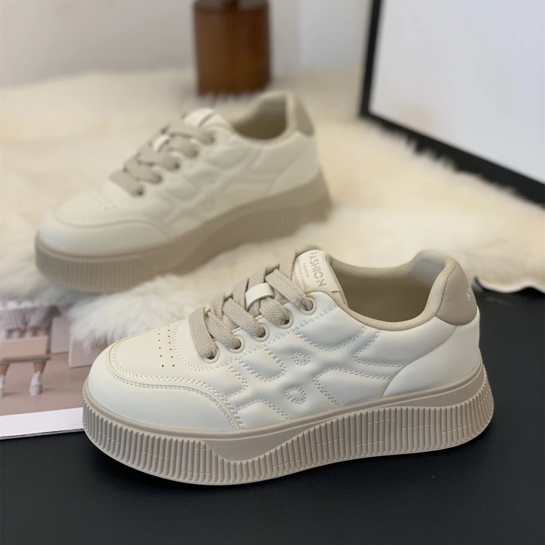 新款厚底网红百搭休闲小白鞋女2025秋季舒适显脚小学生时尚小白鞋