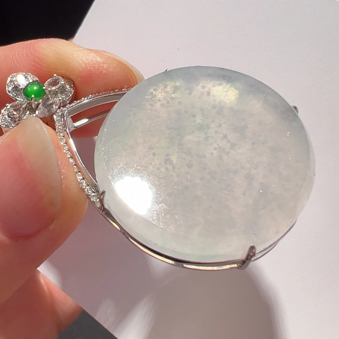 翡翠18K金镶嵌颈饰吊坠