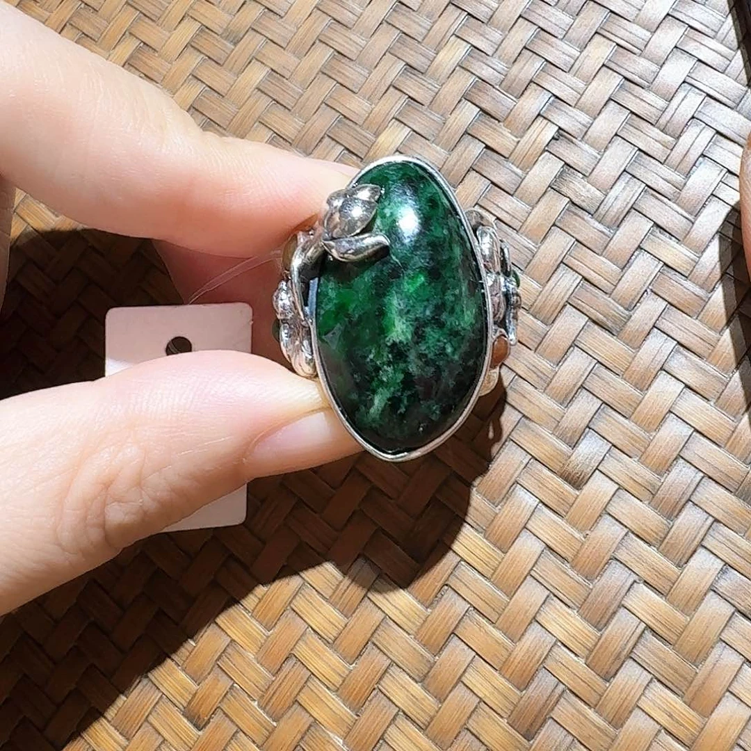 银S925镶嵌戒指翡翠个性十足