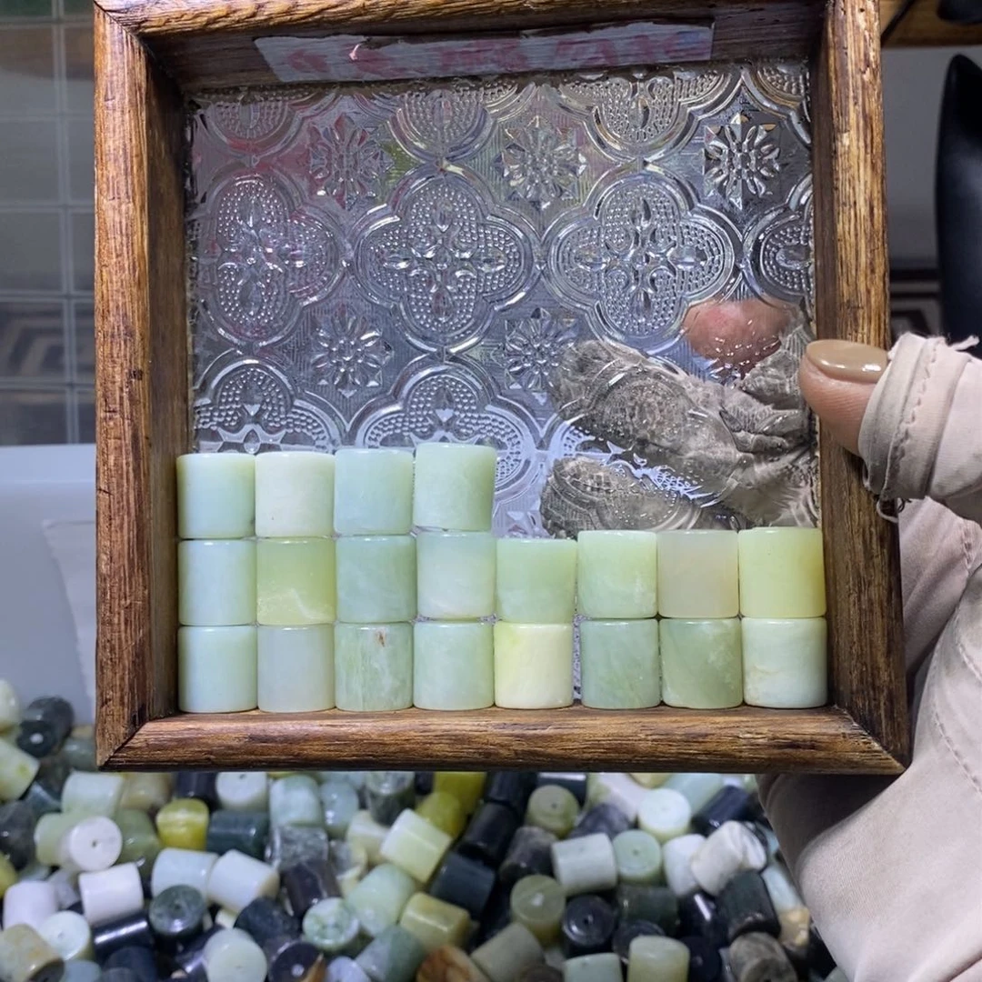 合金蛇纹石玉颈饰22