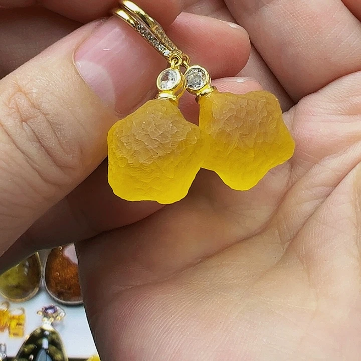 未镶嵌琥珀珠宝奇石