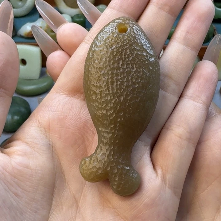 圈***圈和田玉未镶嵌颈饰