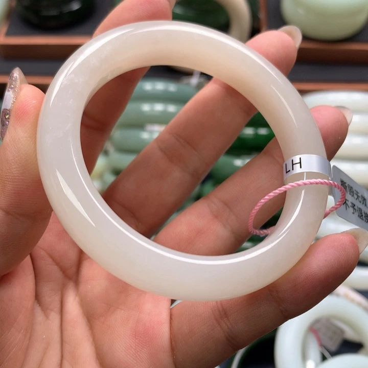 【闪购商品】未镶嵌手镯和田玉