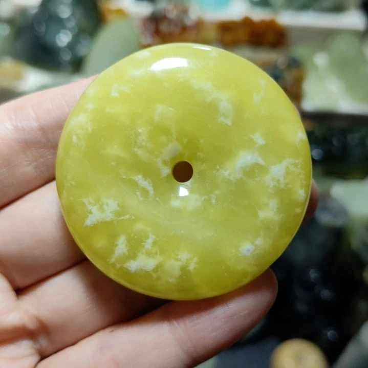 岫玉未镶嵌平安扣