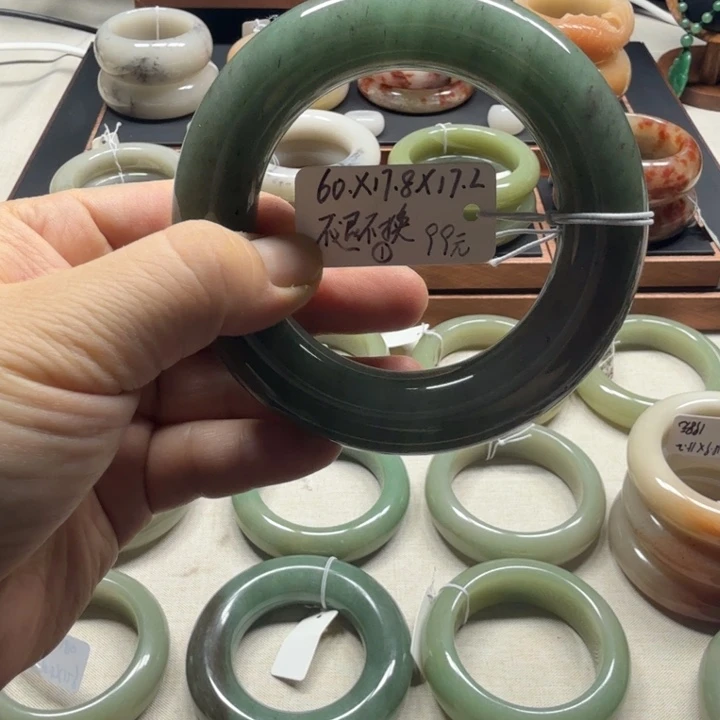 石英质玉未镶嵌手镯