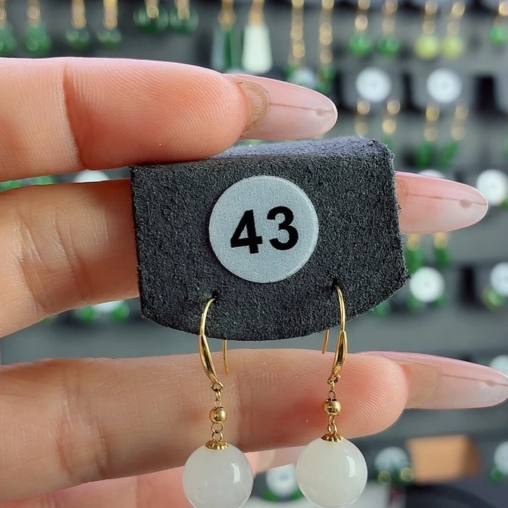 和田玉18K金镶嵌耳饰