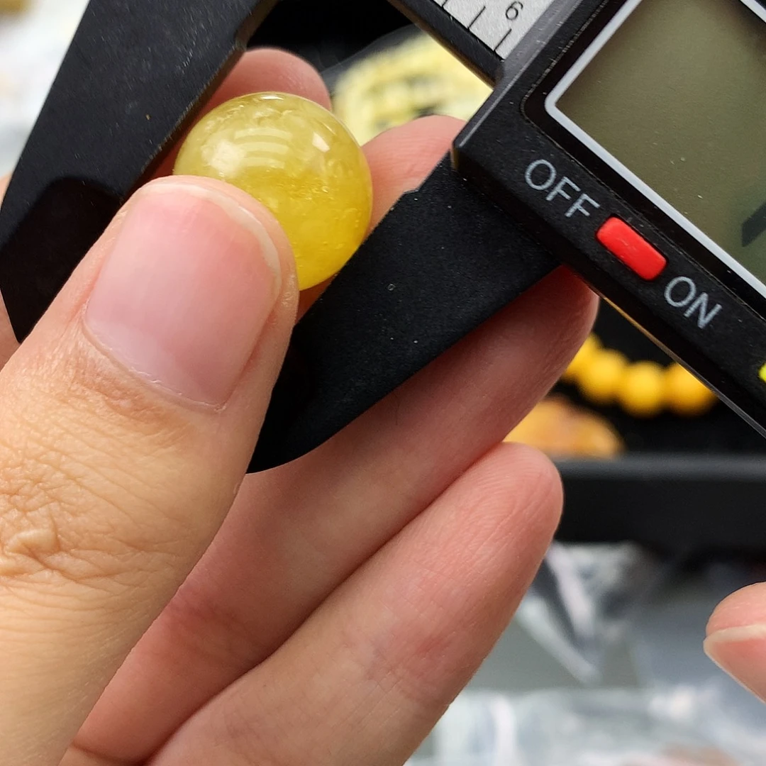 未镶嵌琥珀珠宝奇石