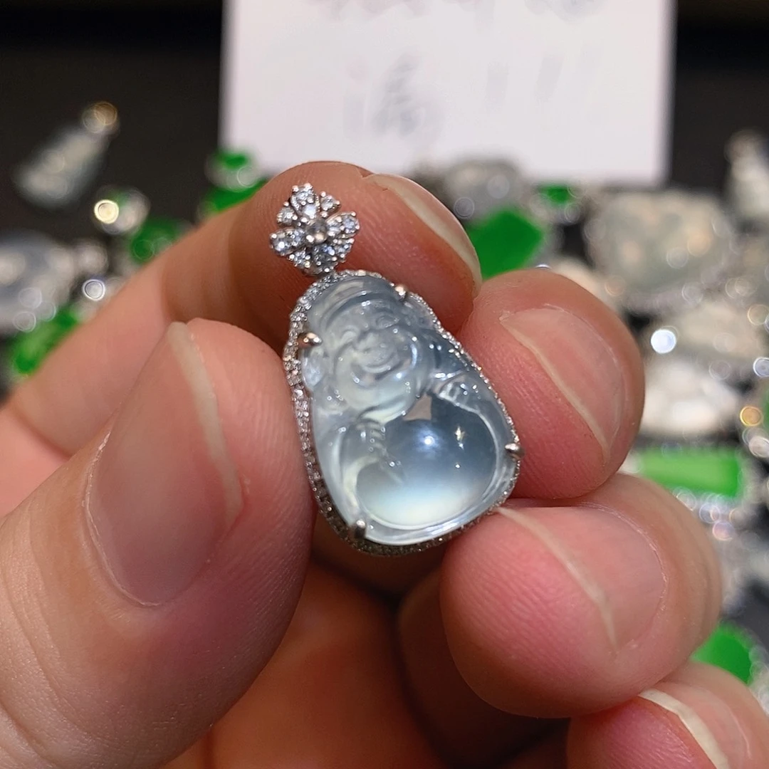 翡翠18K金镶嵌颈饰财神