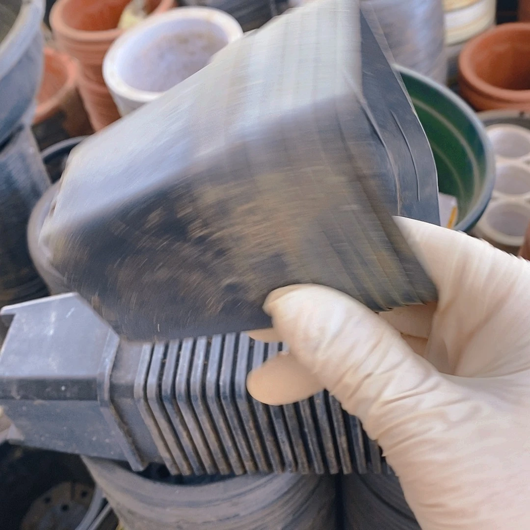 塑料旧7 公分黑方盆200个