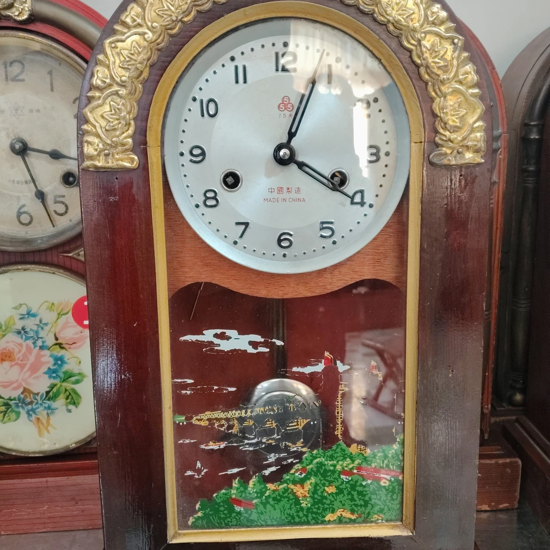 怀旧机械座钟带铜齿轮走时打点有南京长江大桥特殊图案