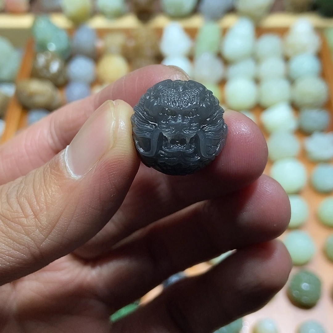 和田玉未镶嵌颈饰定制