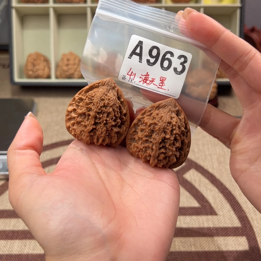 41满天星文玩核桃