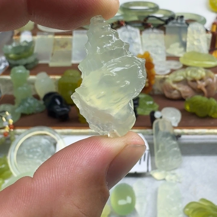 未镶嵌蛇纹石玉颈饰