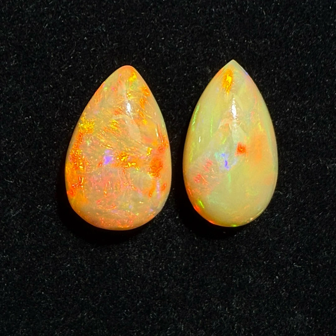 10.775ct天然彩欧泊裸石，尺寸16.7*11*7.2mm，颜色美艳，油画般色彩