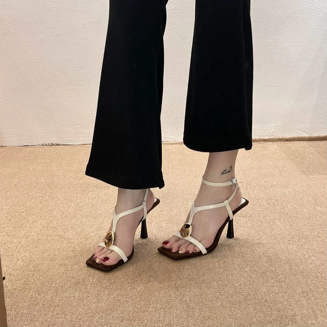 露趾凉鞋小众高跟时装凉鞋方头露趾一字带高跟凉鞋