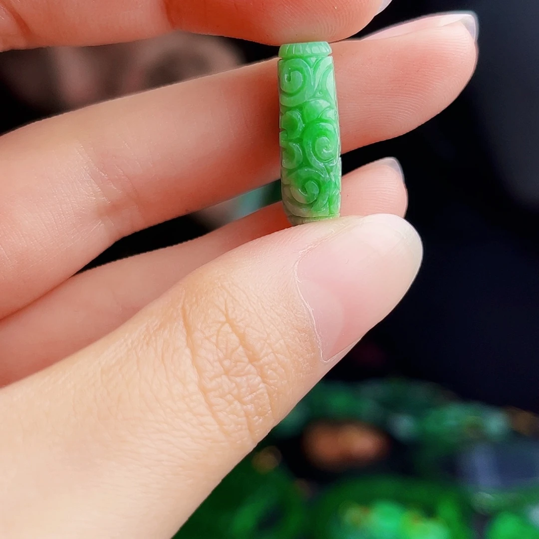 颈饰未镶嵌翡翠多样性