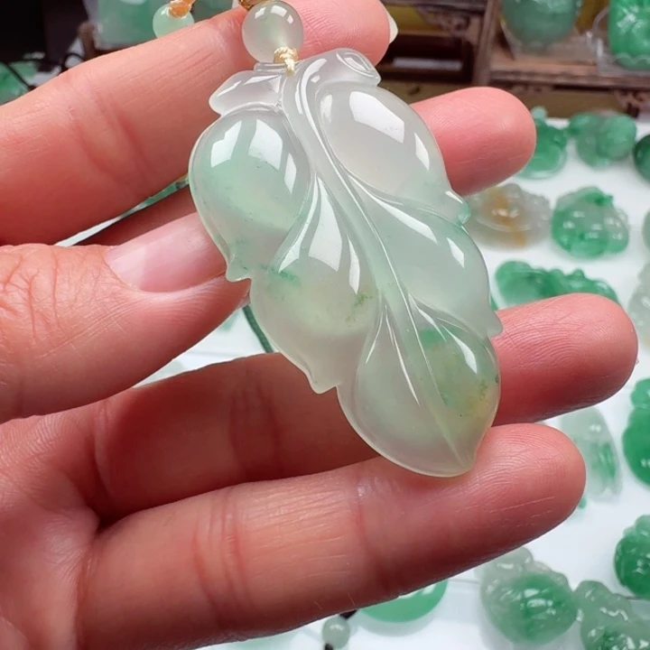 颈饰未镶嵌石英质玉