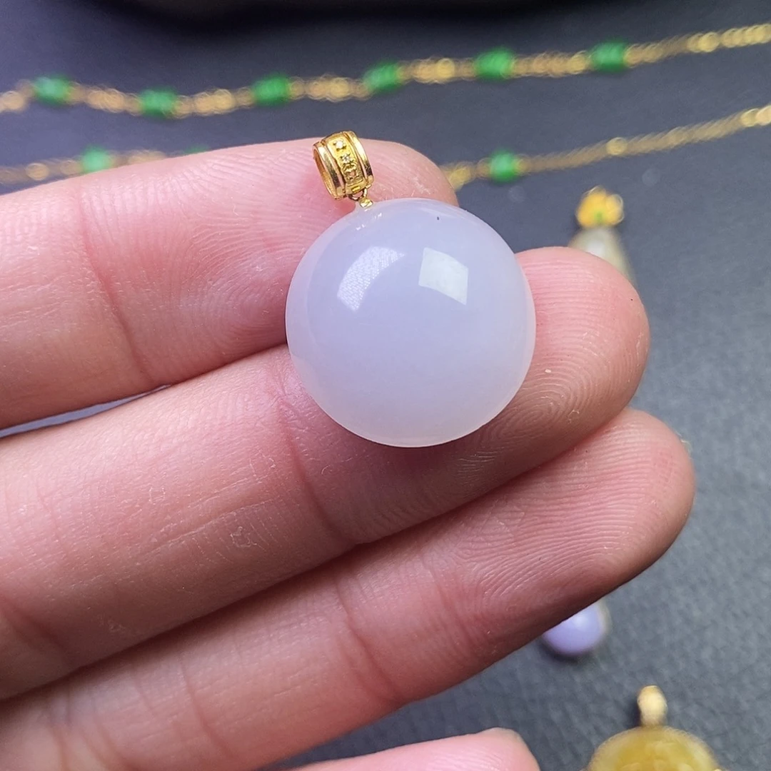 颈饰18K金镶嵌翡翠