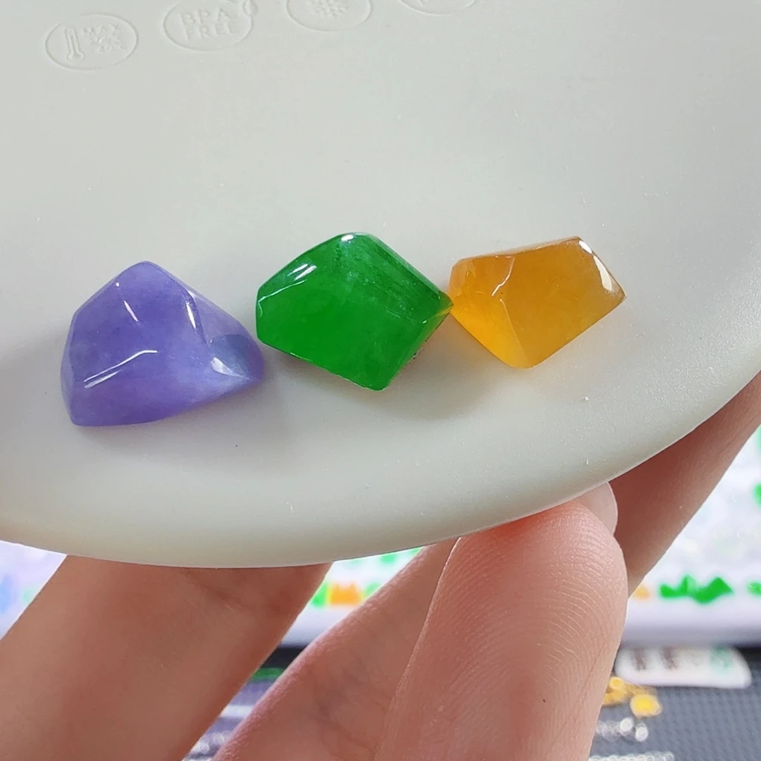 翡翠未镶嵌颈饰浓色一套