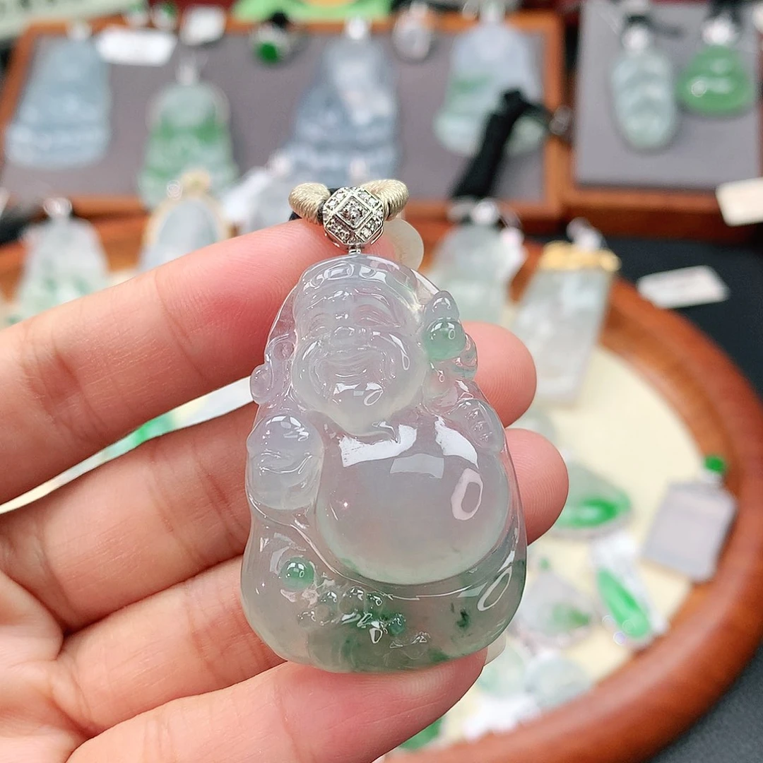 颈饰18K金镶嵌翡翠风**情财神爷
