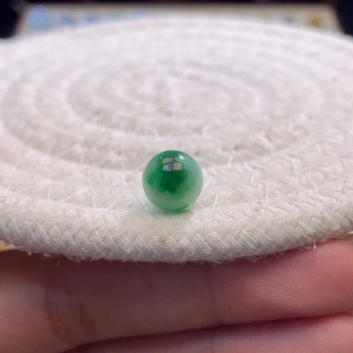 散珠翡翠特色飘辣阳绿圆珠卡9.3mm