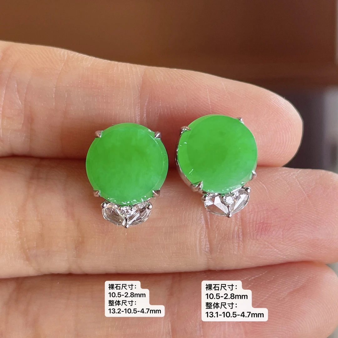 冰润起胶阳绿翡翠素面耳钉