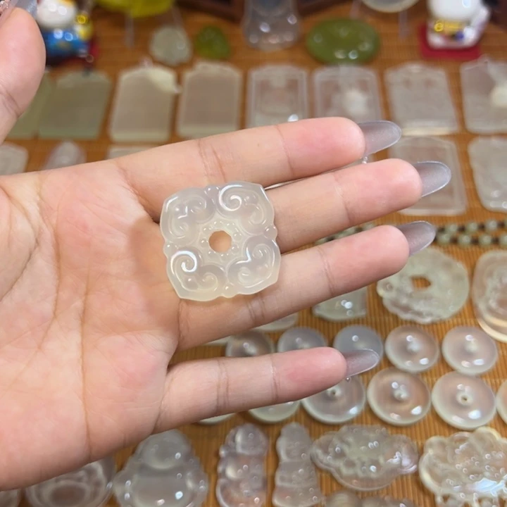 岫玉未镶嵌岫玉白冰挂件四方平安扣