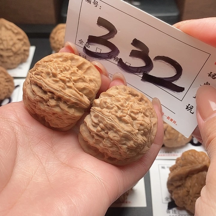 吊坠文玩核桃332号 42尺 白狮子