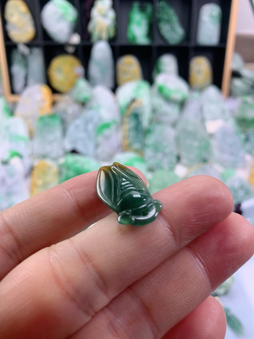 天然A货翡翠一鸣惊人吊坠尺寸：24.3-14.2-4.9可扣头可绳子