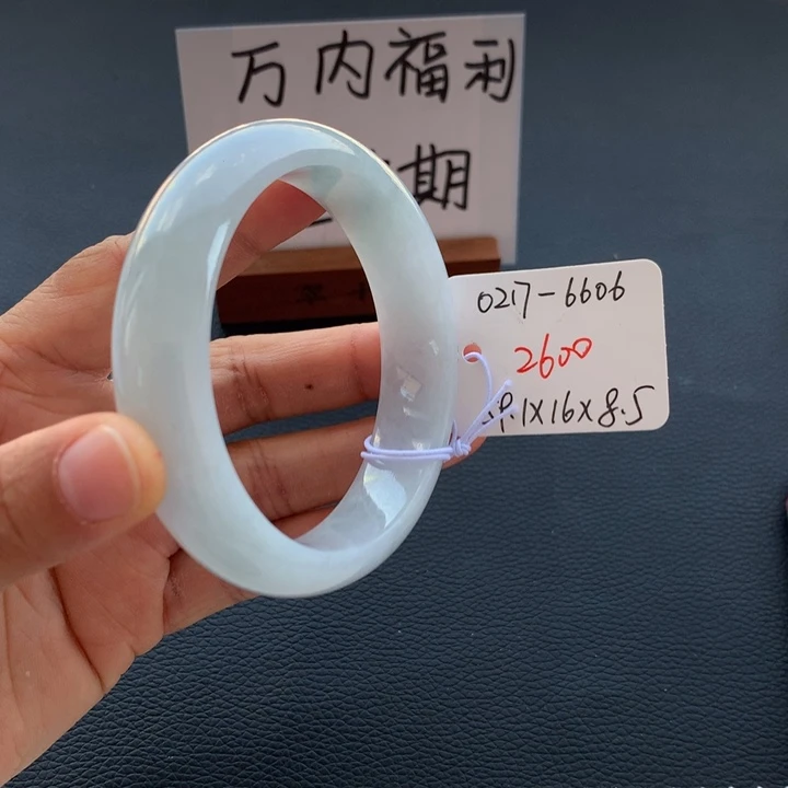 翡翠手镯未镶嵌翡翠手镯