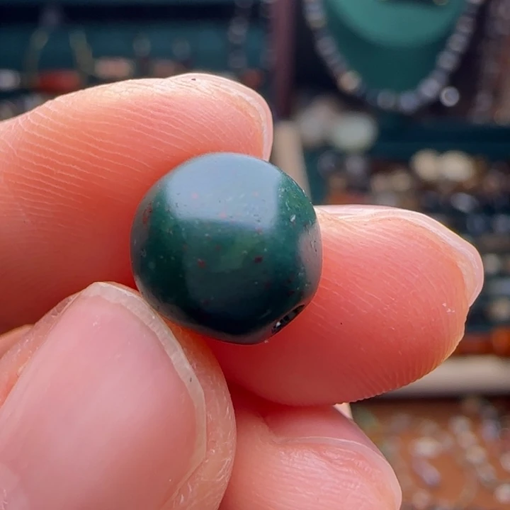 颈饰未镶嵌石英质玉