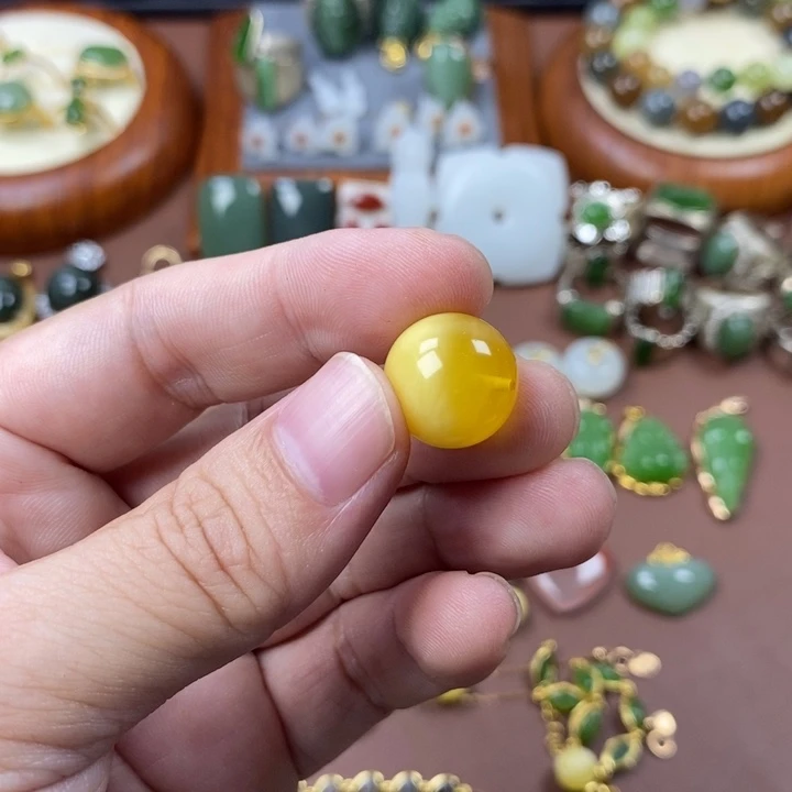 三***呀琥珀未镶嵌颈饰蜜蜡圆珠