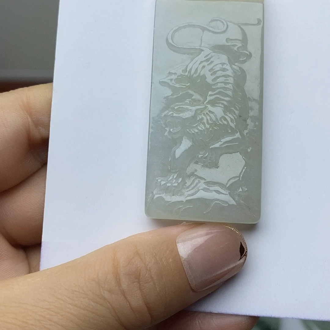 颈饰未镶嵌翡翠下山虎