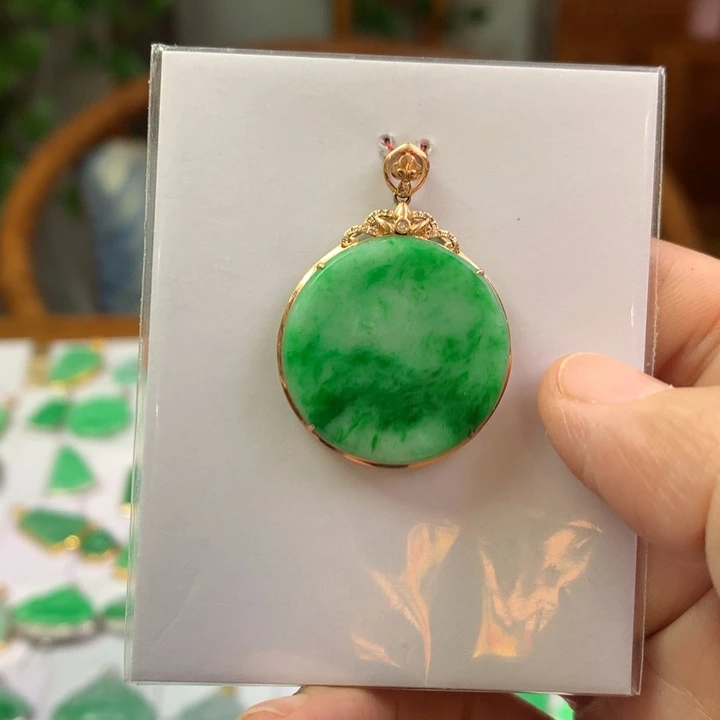 翡翠18K金镶嵌颈饰畅*翡翠吊坠