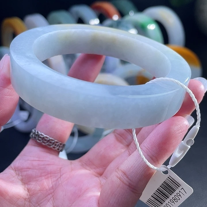 定制翡翠未镶嵌翡翠手镯