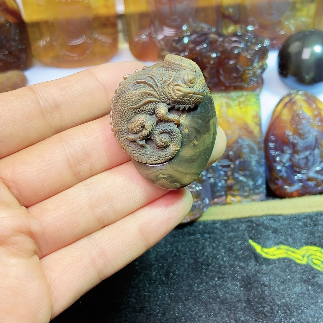 琥珀颈饰未镶嵌蜥蜴