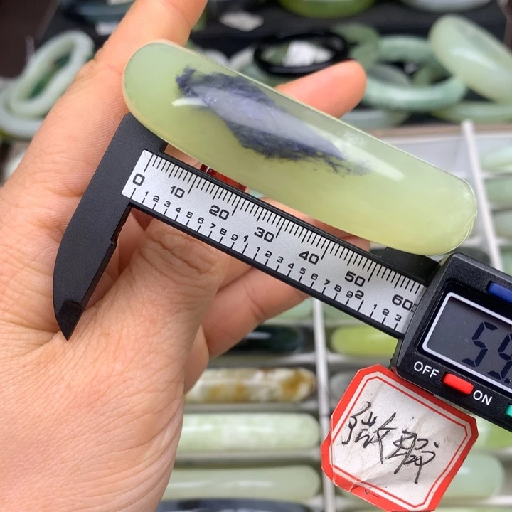 蛇纹石玉未镶嵌手镯670